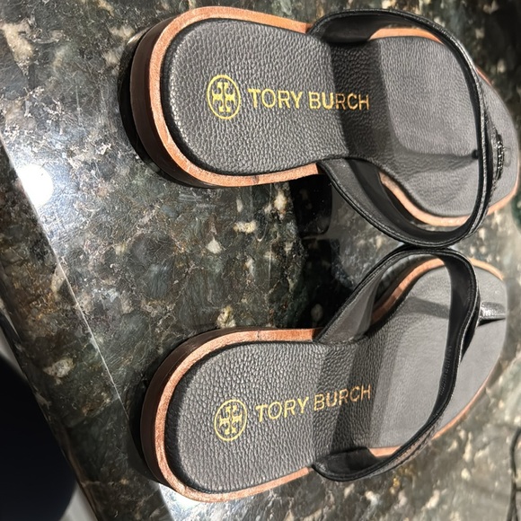 Tory Burch sandals size 9
Like new condition - Picture 2 of 5